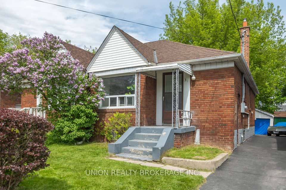 31 Thora Avenue, Toronto, ON M1L 2P7
