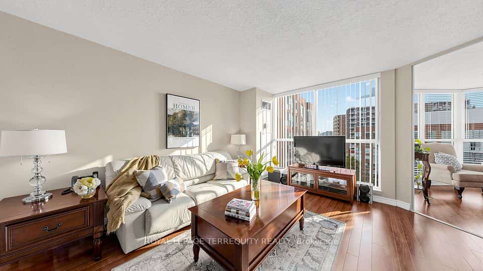 22 Southport Street #833, Toronto, ON M6S 4Y9