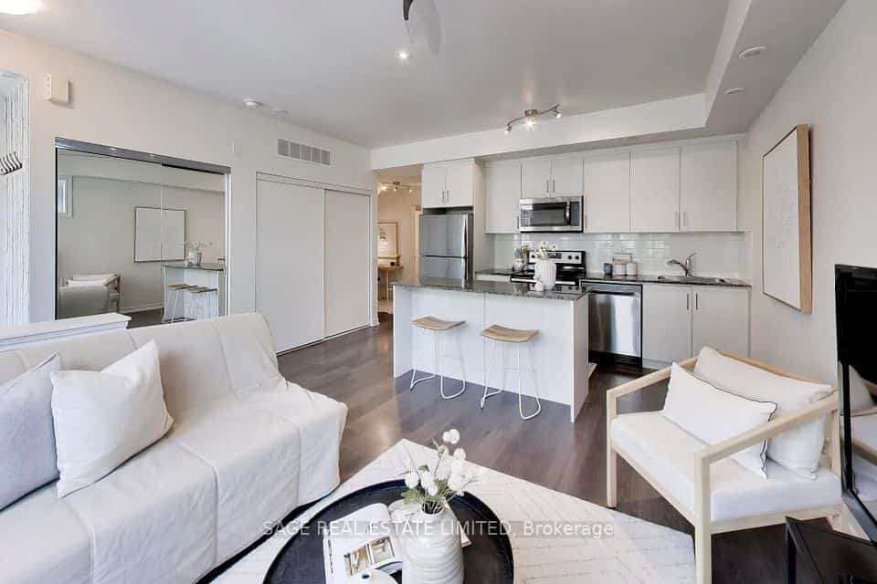 130 Long Branch Avenue #2, Toronto, ON M8W 0B2
