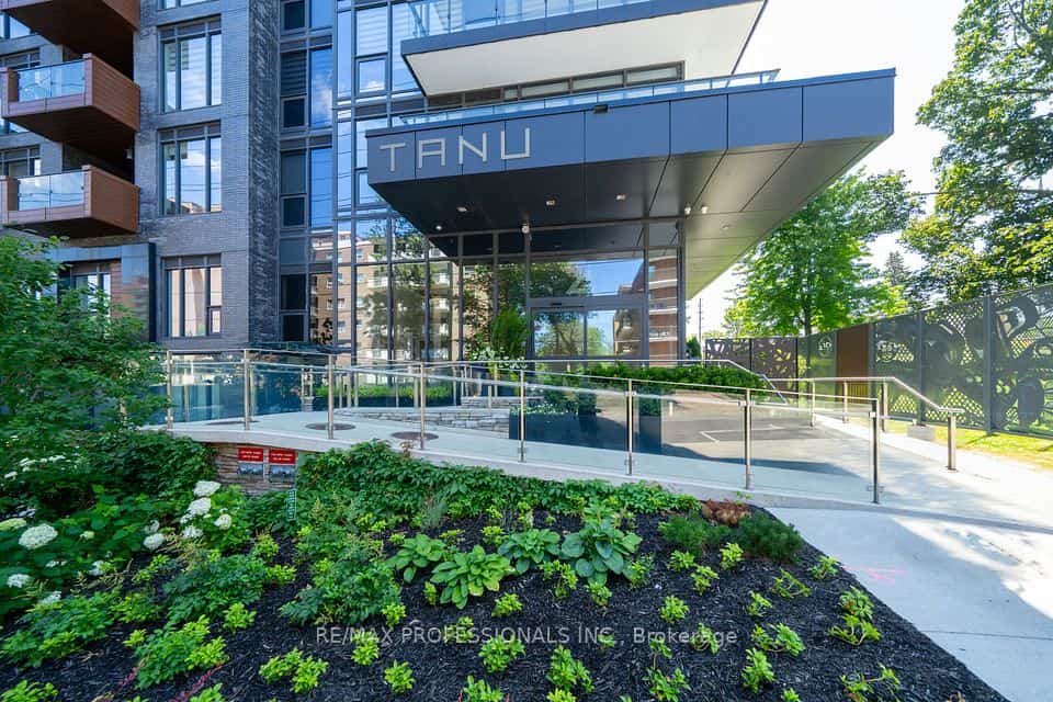 21 Park Street E #816, Mississauga, ON L5G 1L6