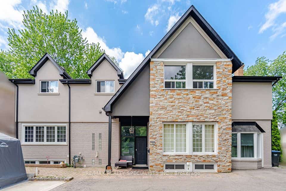 709 Queensway W, Mississauga, ON L5C 1A7