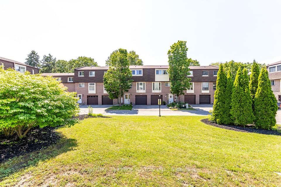 350 Camelot Court #38, Oshawa, ON L1G 6P7