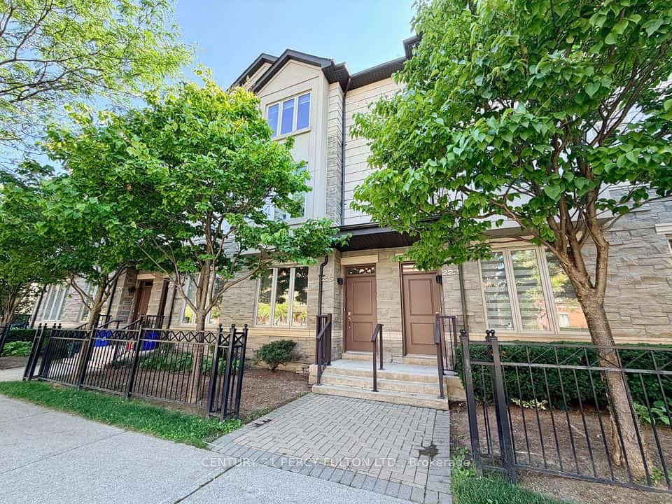 225 South Park Road #TH6, Markham, ON L3T 0B6