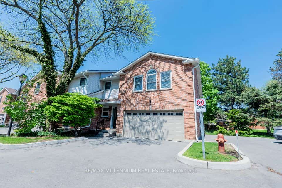 230 Meadowbrook Drive #11, Hamilton, ON L9G 4V2