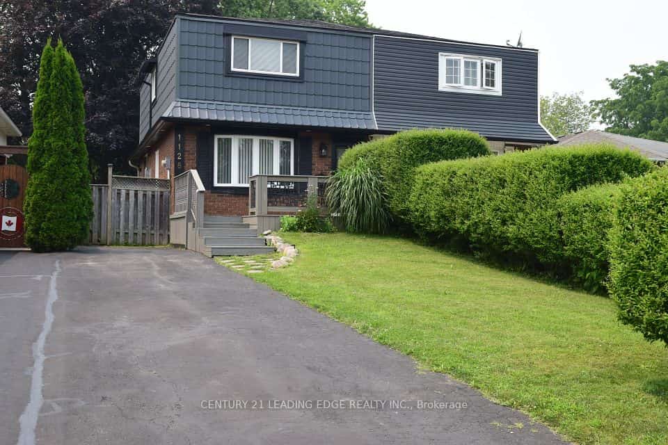 1128 Valley Court N, Oshawa, ON L1J 3M5