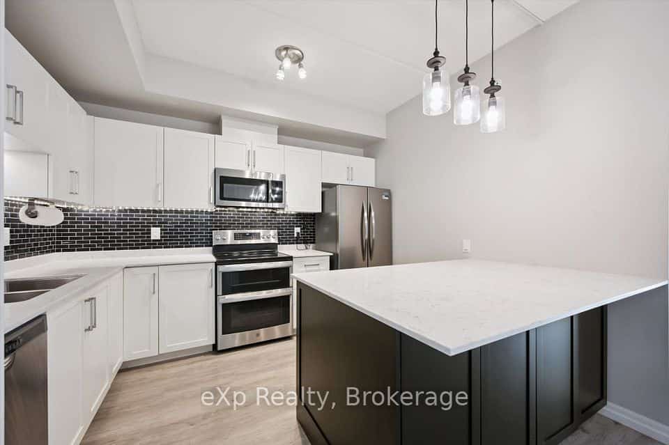 35 Kingsbury Square #214, Guelph, ON N1L 0J4