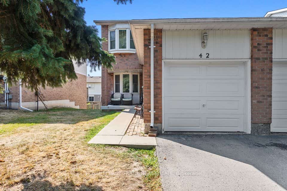 700 Harmony Road N, Oshawa