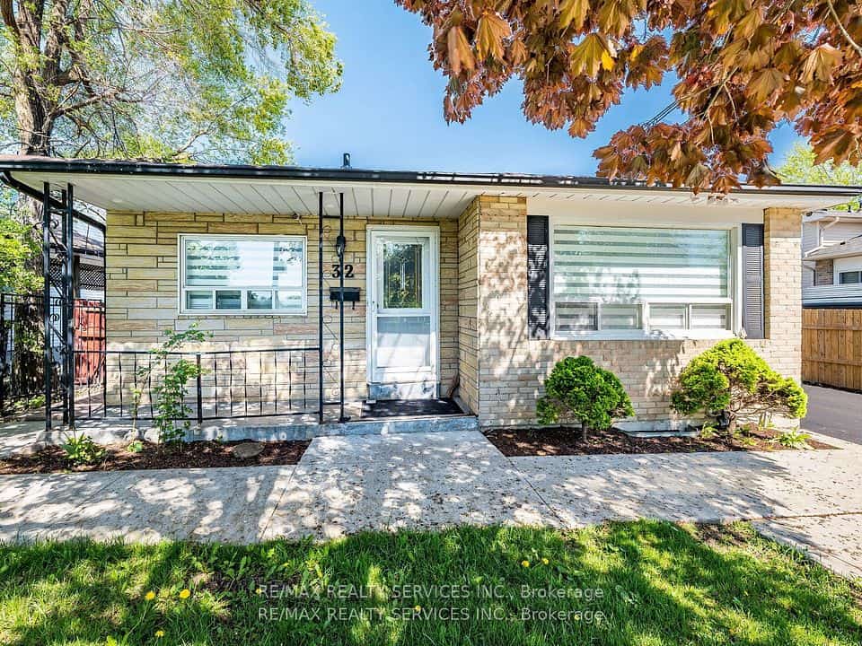 32 Madoc Drive, Brampton, ON L6V 1Z9