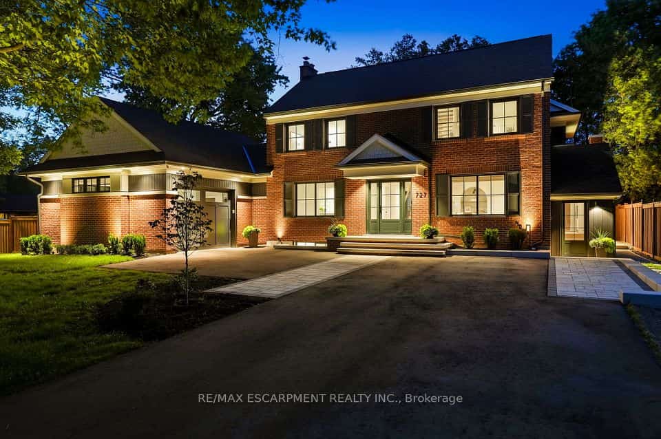 727 King Road, Burlington, ON L7T 3K5
