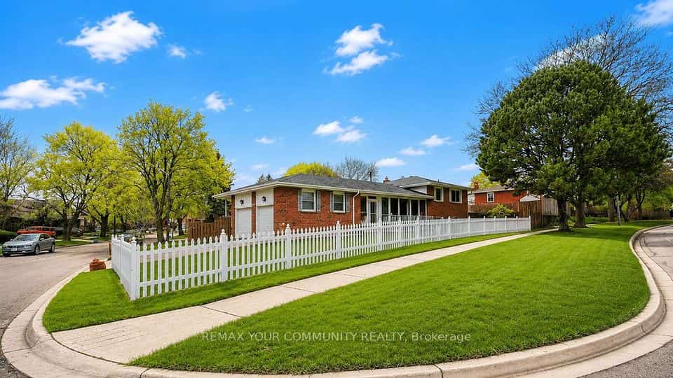103 Muir Crescent, Whitby, ON L3S 3G5