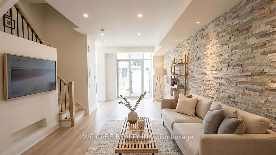 15 Valhalla Inn Road #15, Toronto, ON M9B 0B3