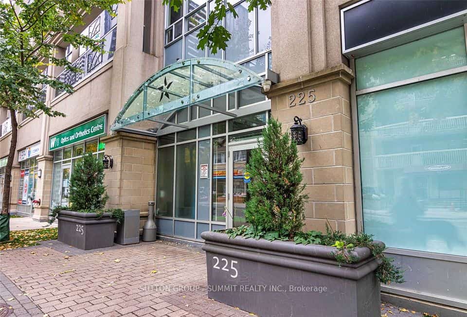 225 Wellesley Street E #805, Toronto, ON M4X 1X8