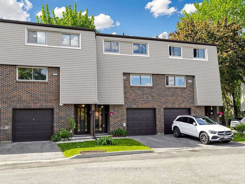 2020 Pharmacy Avenue #28, Toronto, ON M1T 1H8