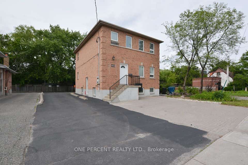 204 Sheppard Avenue W, Toronto, ON M2N 1N1