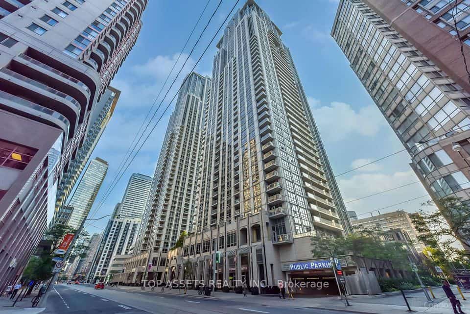 761 Bay Street #3102, Toronto, ON M5G 2R2