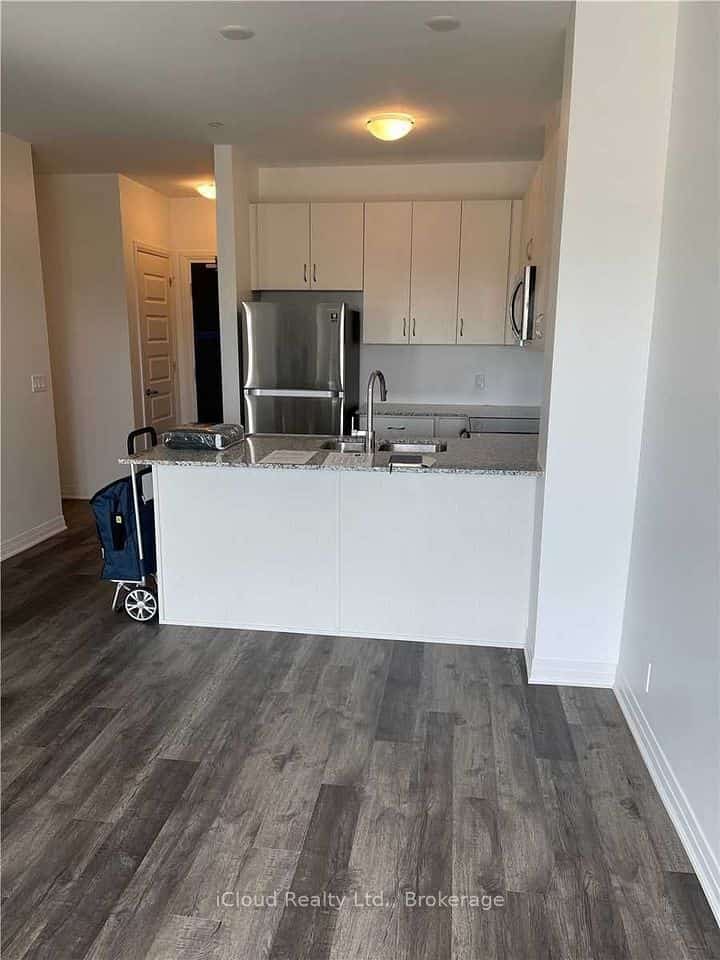 102 Grovewood Common Drive #320, Oakville, ON L6H 0X2