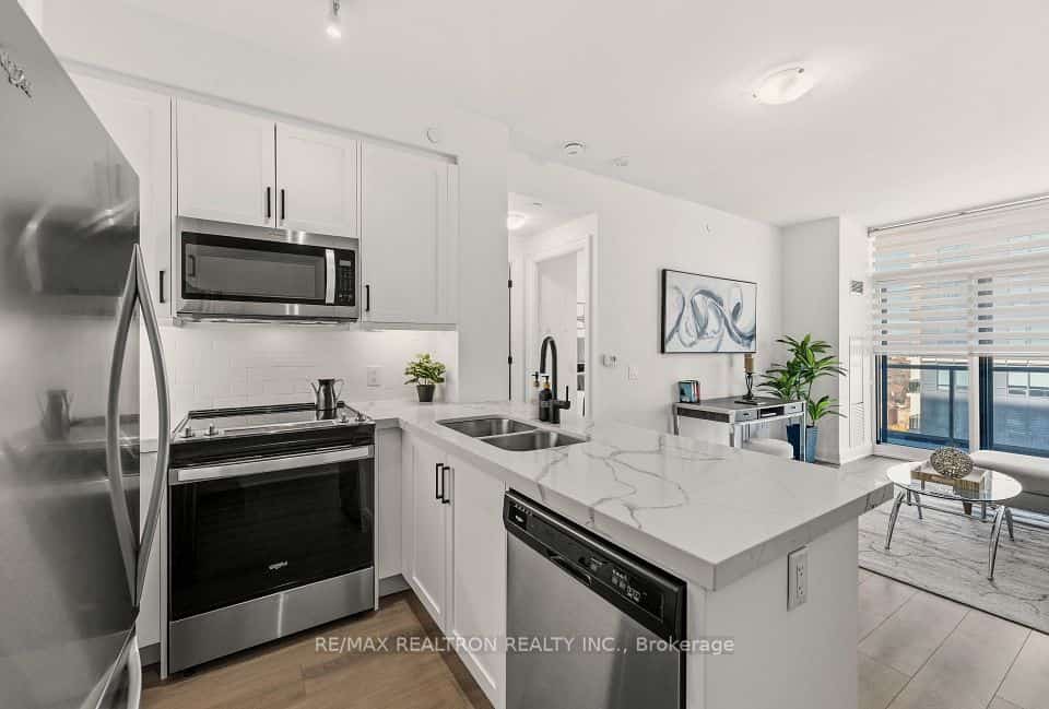 20 Gatineau Drive N #1301, Vaughan, ON L4J 0L3