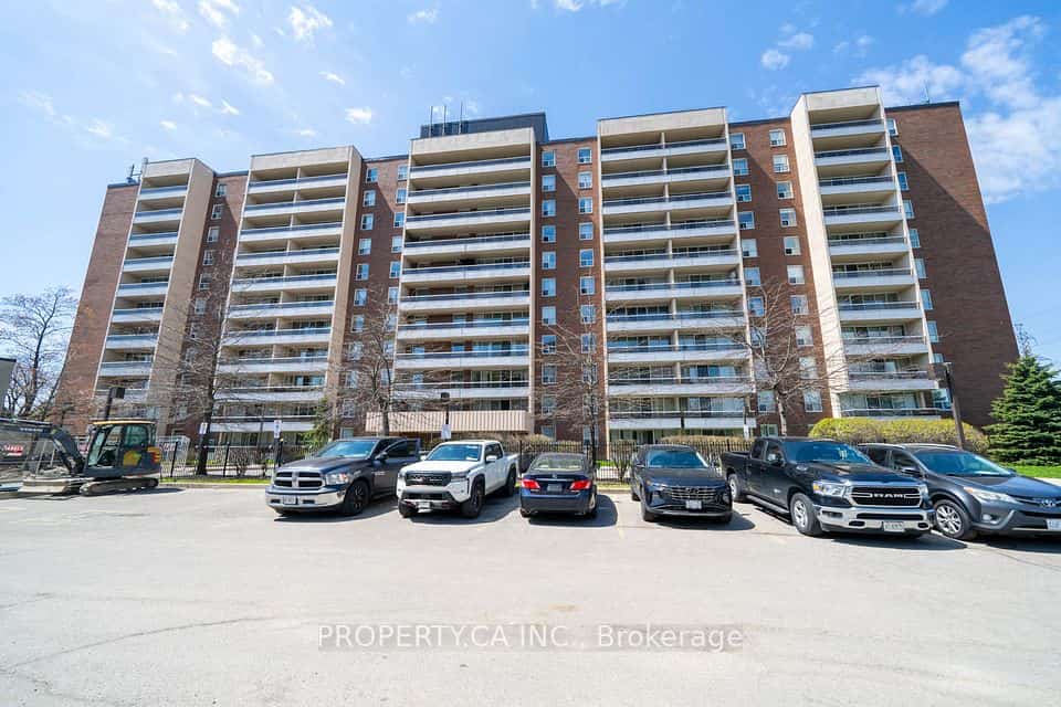 31 Four Winds Drive W #901, Toronto, ON M3J 1K9