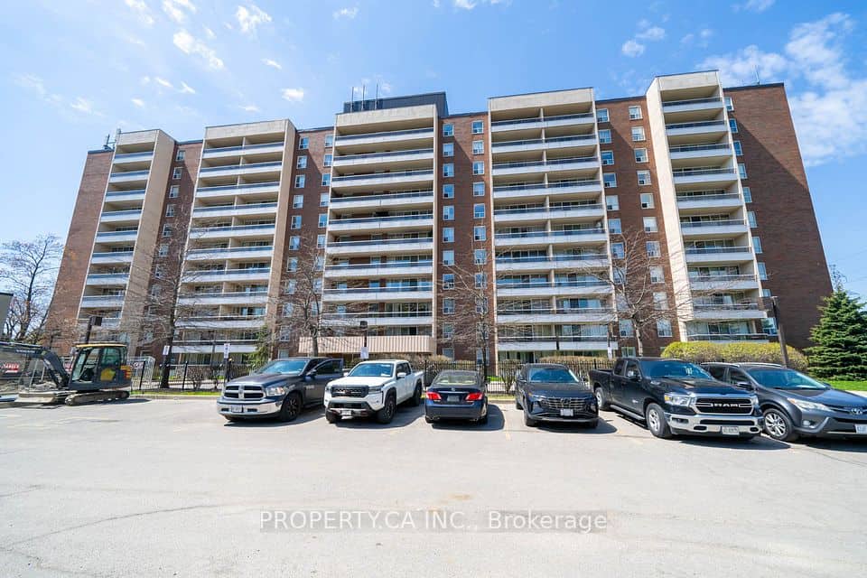 31 Four Winds Drive W, Toronto