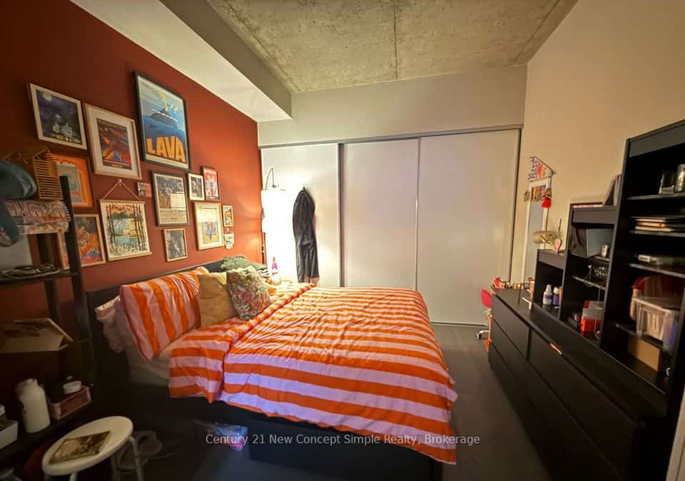 399 Adelaide Street W #305, Toronto, ON M5V 1S4