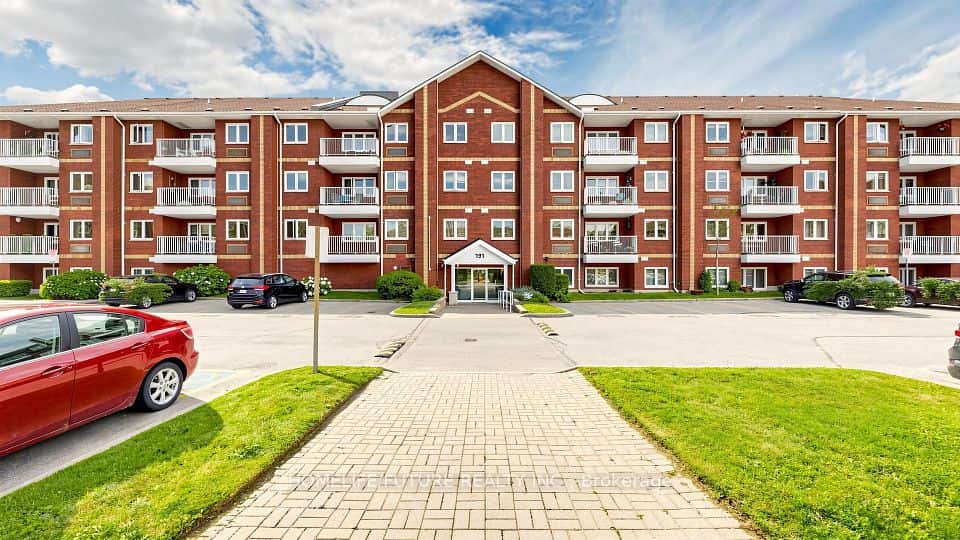 191 Lake Driveway W, Ajax
