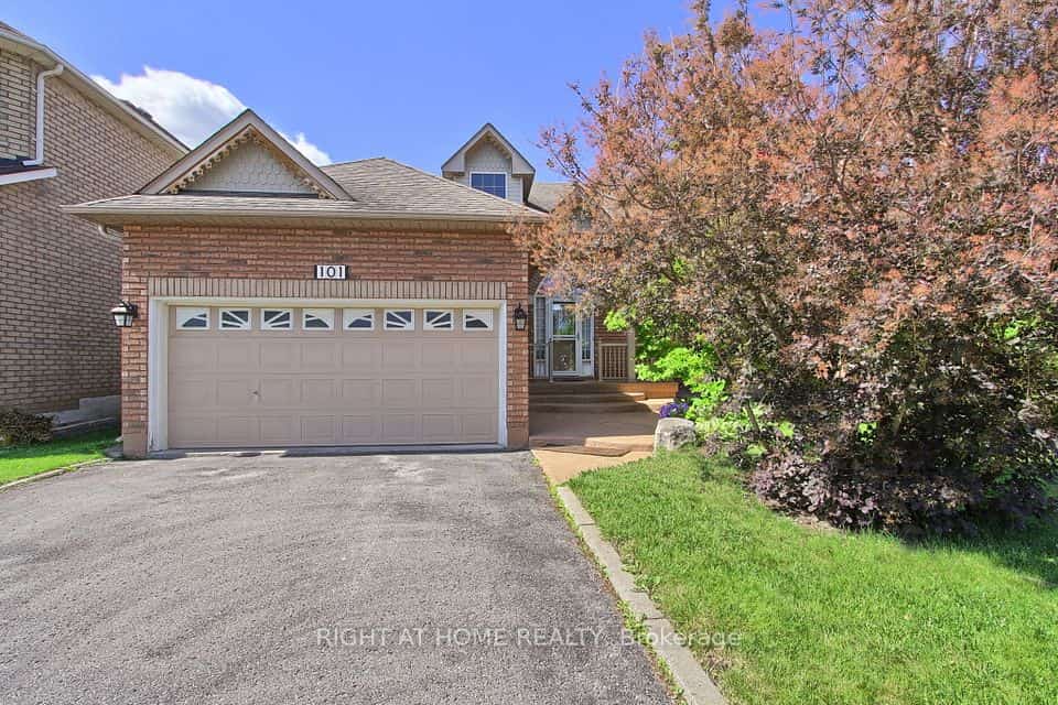101 Old Colony Road, Richmond Hill, ON L4E 3X2