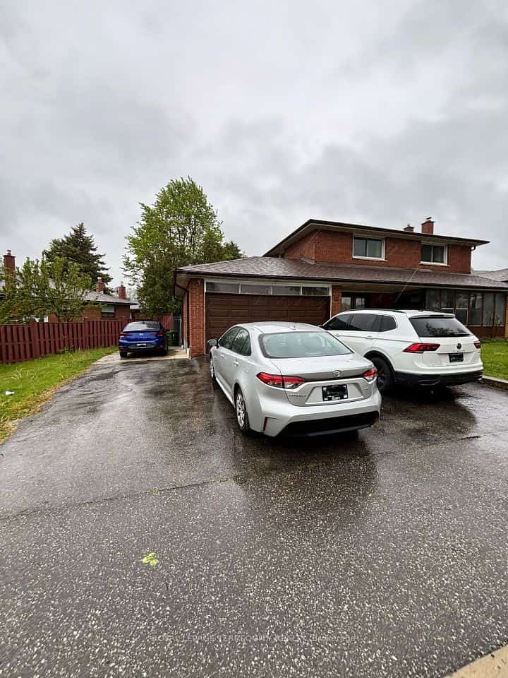 28 Keegan Crescent, Toronto, ON M3J 1G2
