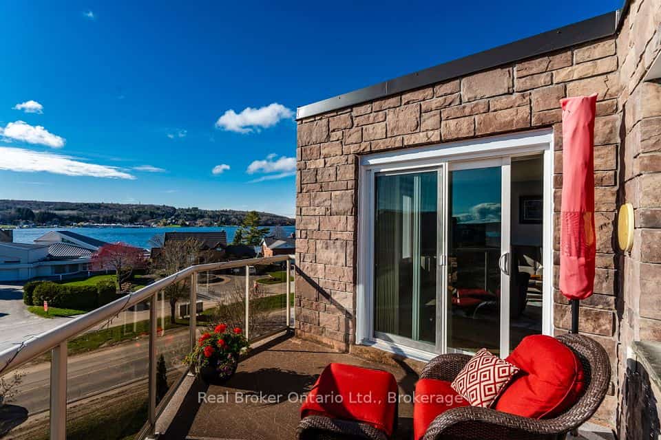 11 Beck Boulevard #402, Penetanguishene, ON L9M 2G1