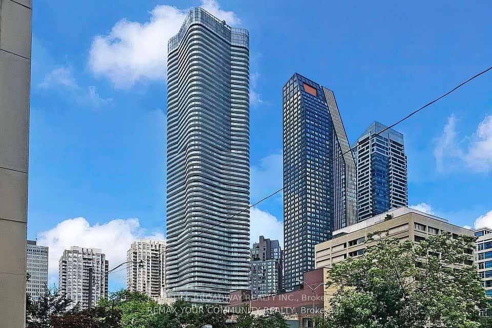 11 Wellesley Street W #5708, Toronto, ON M4Y 0G4