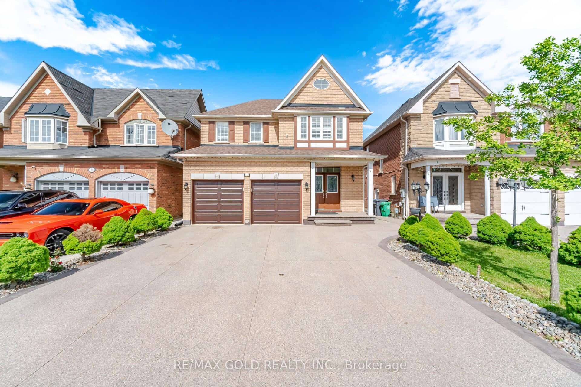 11 Timberwolf Road, Brampton, ON L6P 2B4
