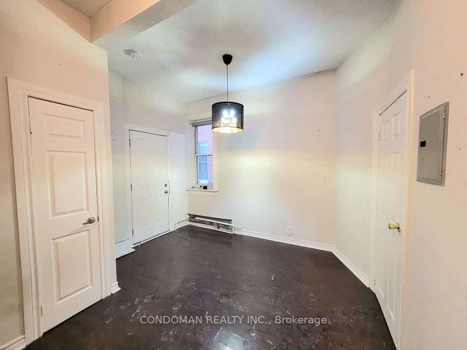 135 John Street S #4, Hamilton, ON L8N 2C3