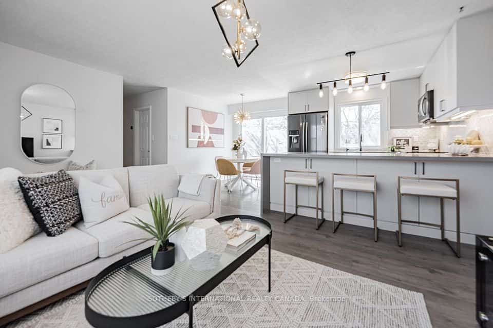 4075A Lawrence Avenue E, Toronto, ON M1E 2R6