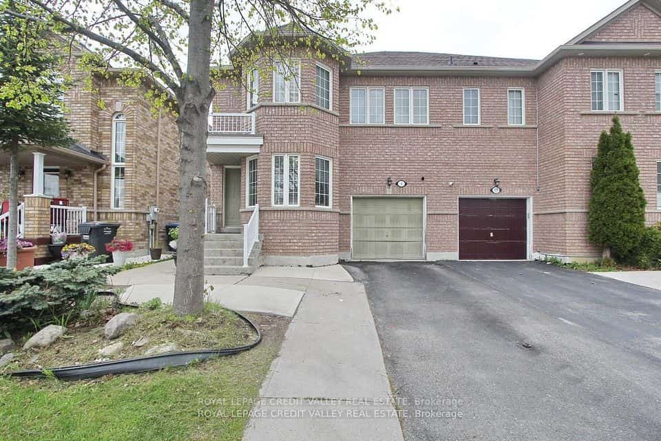 4 Kanata Road, Brampton, ON L7A 3R2