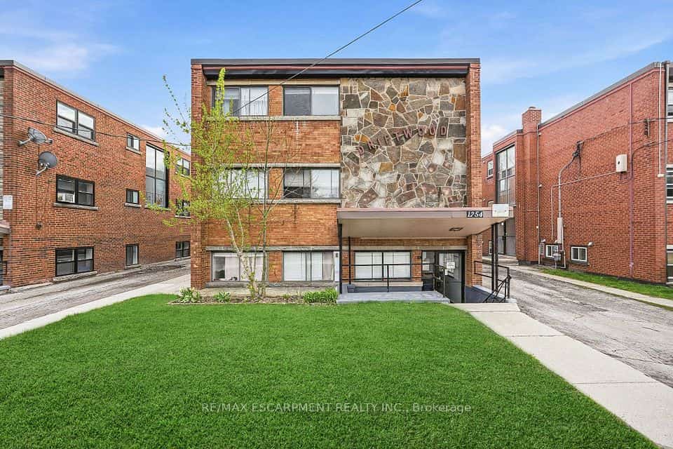 1254 Fennell Avenue E, Hamilton, ON L8T 1T4