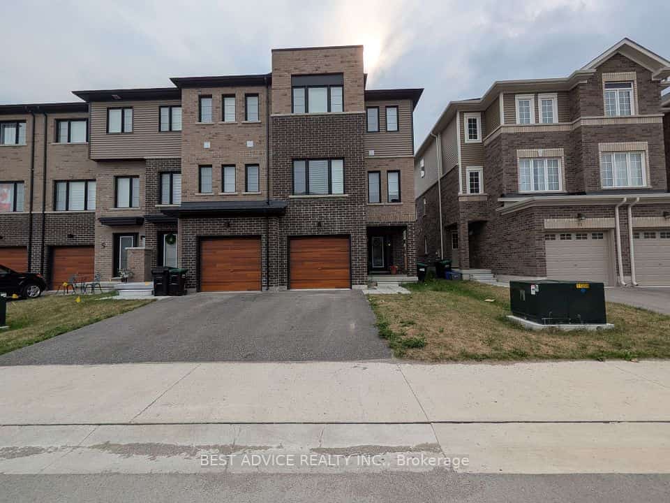 9 Pumpkin Corner Crescent, Barrie, ON L9J 0T5