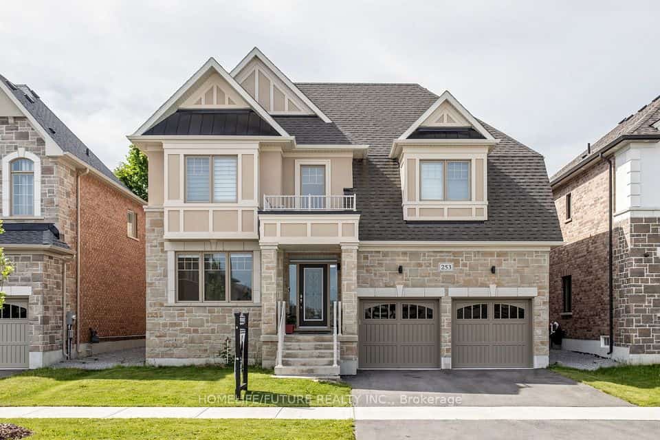 253 Danny Wheeler Boulevard, Georgina, ON L4P 0J9