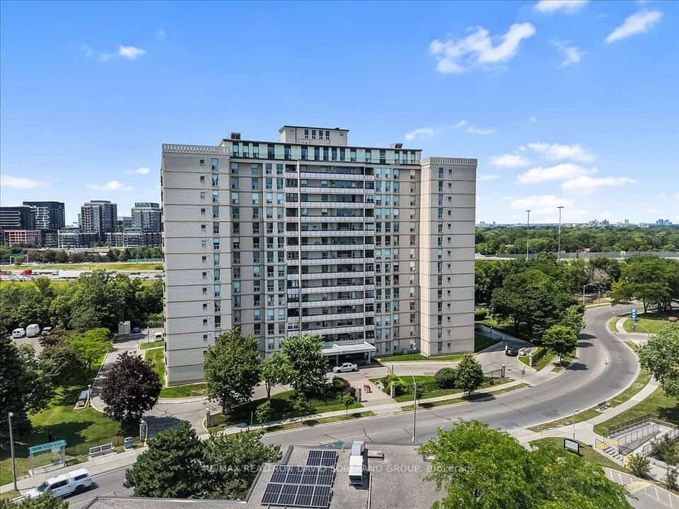 130 Neptune Drive #601, Toronto, ON M6A 1X5
