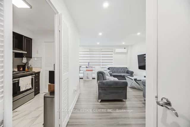 10 Eddystone Avenue #255, Toronto, ON M3N 2T2
