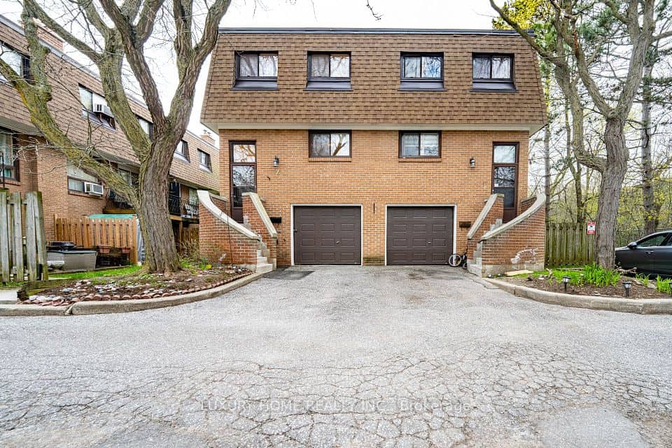 100 Henderson Avenue, Markham