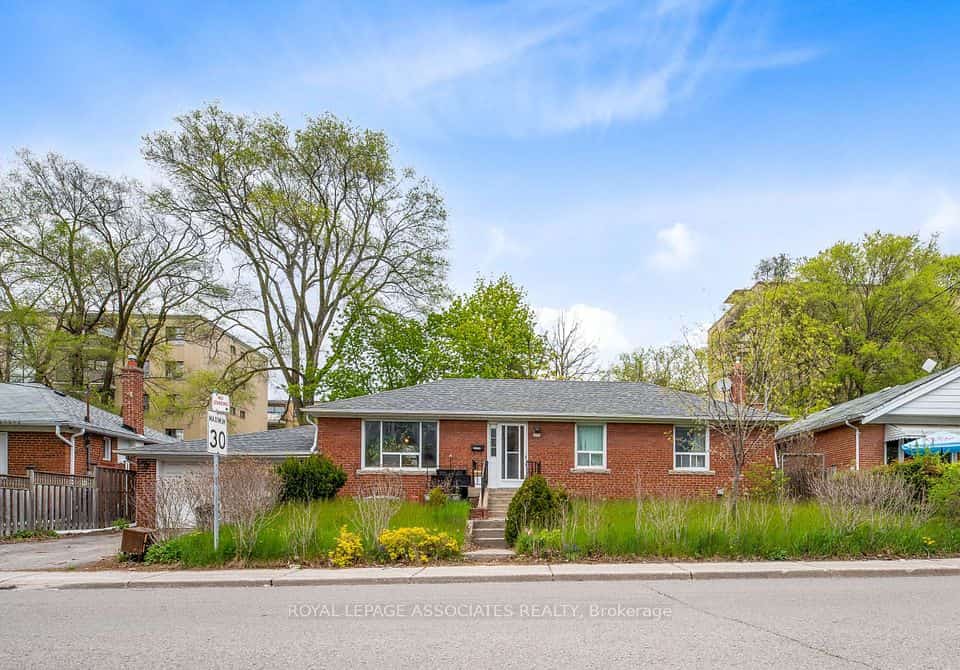 256 Ferris Road, Toronto, ON M4B 1H6