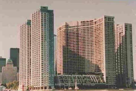 33 Harbour Square #823, Toronto, ON M5J 2G2