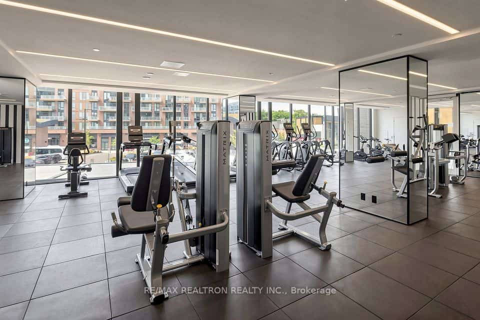 220 Missinnihe Way #817, Mississauga, ON L5H 0A9