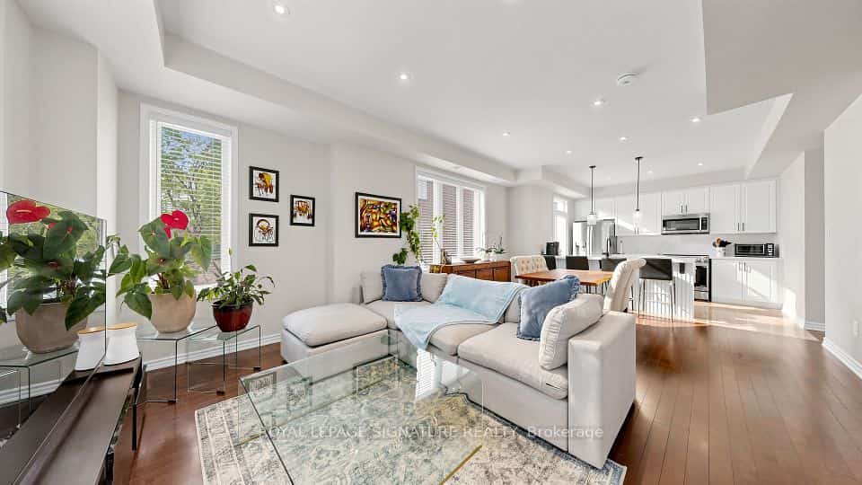 35 Heron Park Place #10, Toronto, ON M1E 0B8
