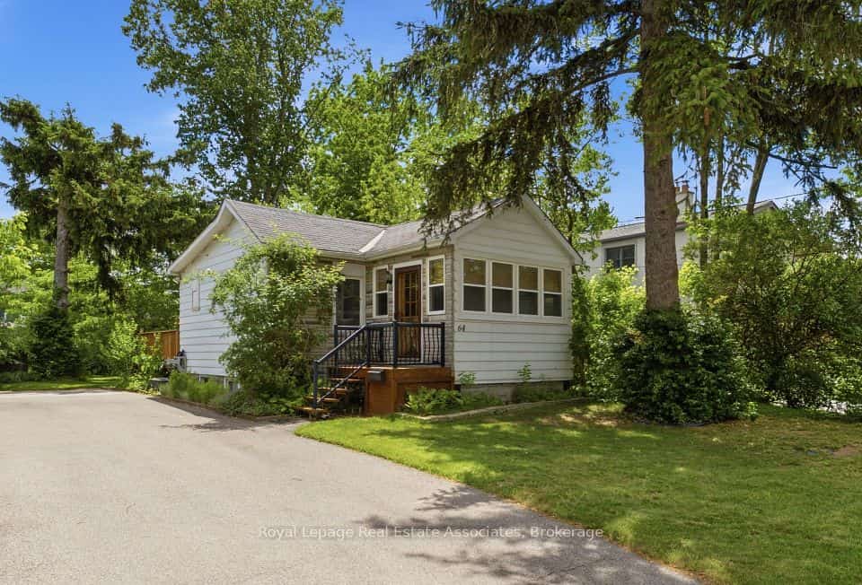 64 Eaglewood Boulevard, Mississauga, ON L5G 1V4