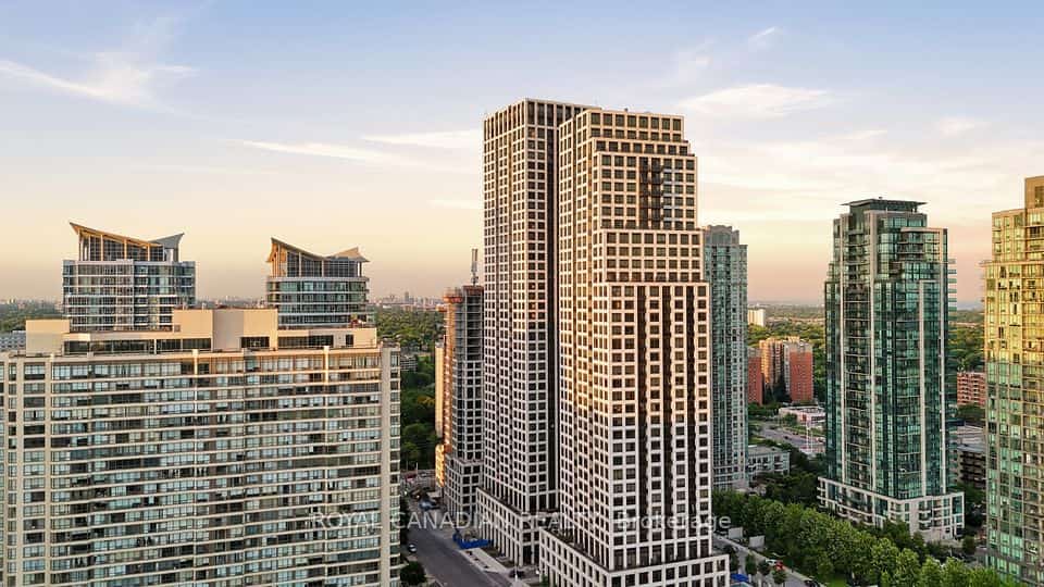 30 Elm Drive W #PH02, Mississauga, ON L5B 0N6