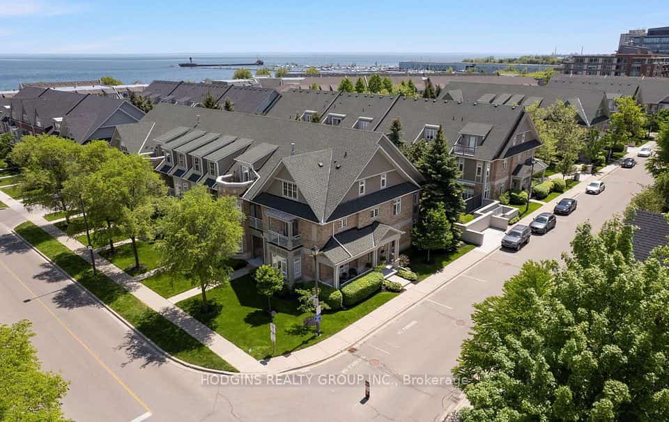 136 St Lawrence Drive #42, Mississauga, ON L5G 4V1