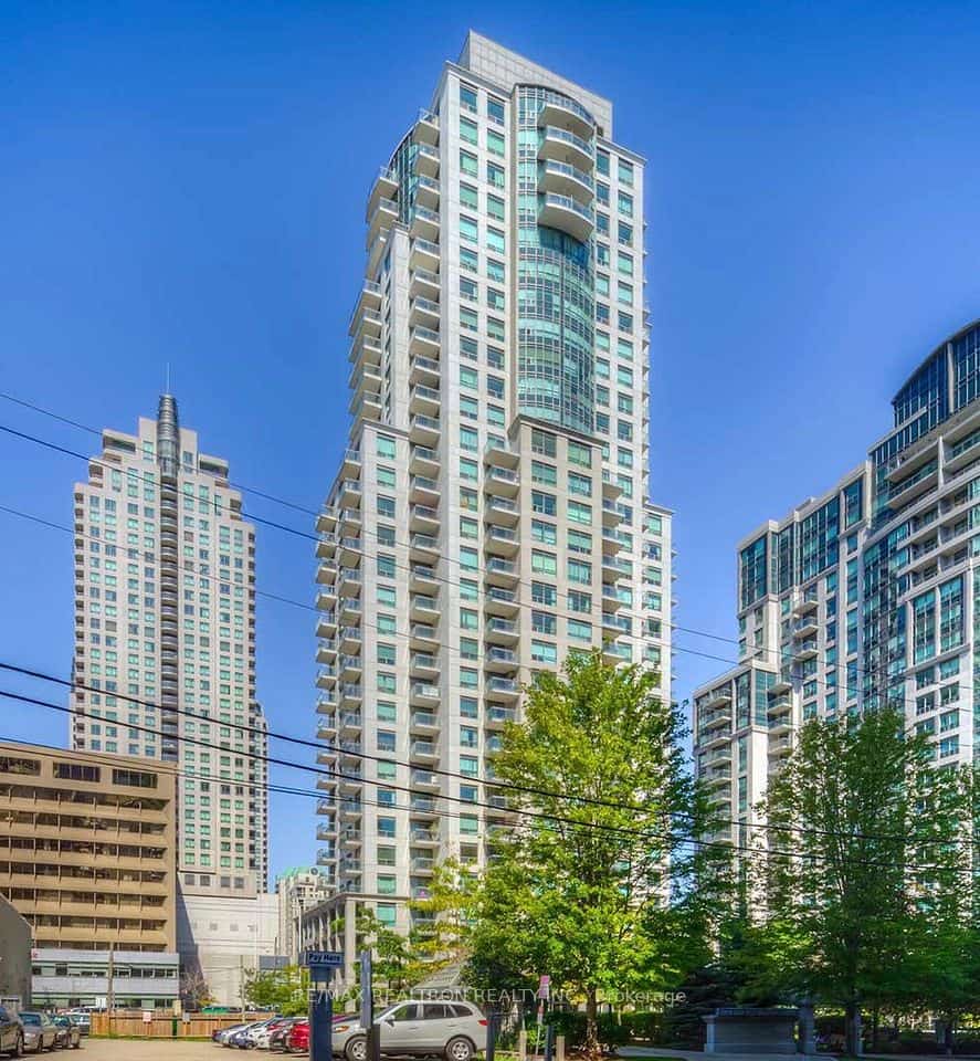 21 Hillcrest, Toronto