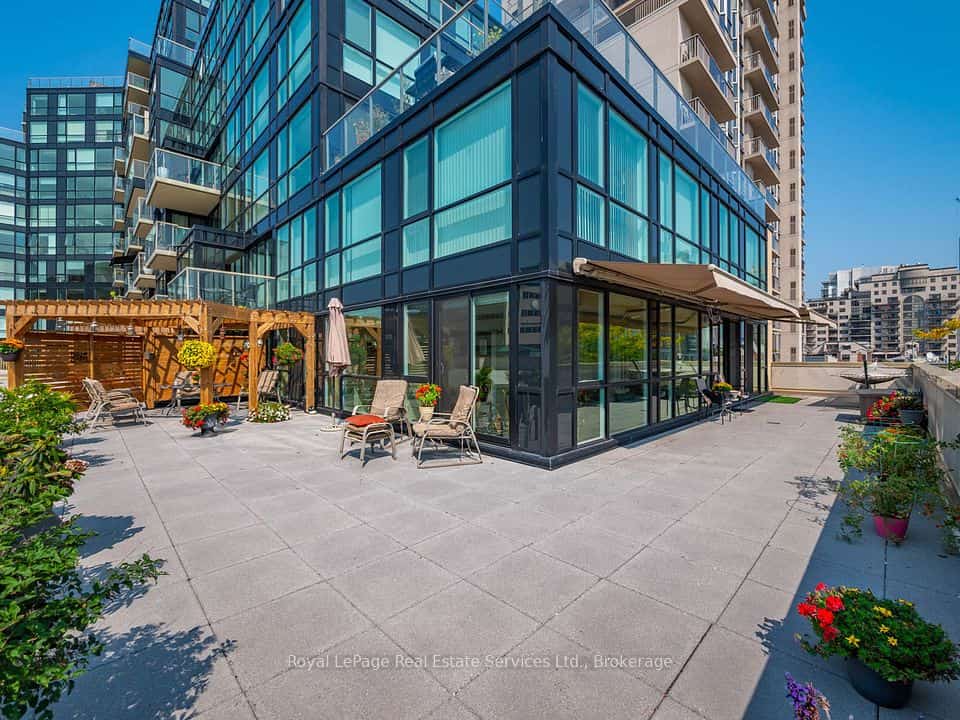 415 Locust Street #310, Burlington, ON L7S 2J2