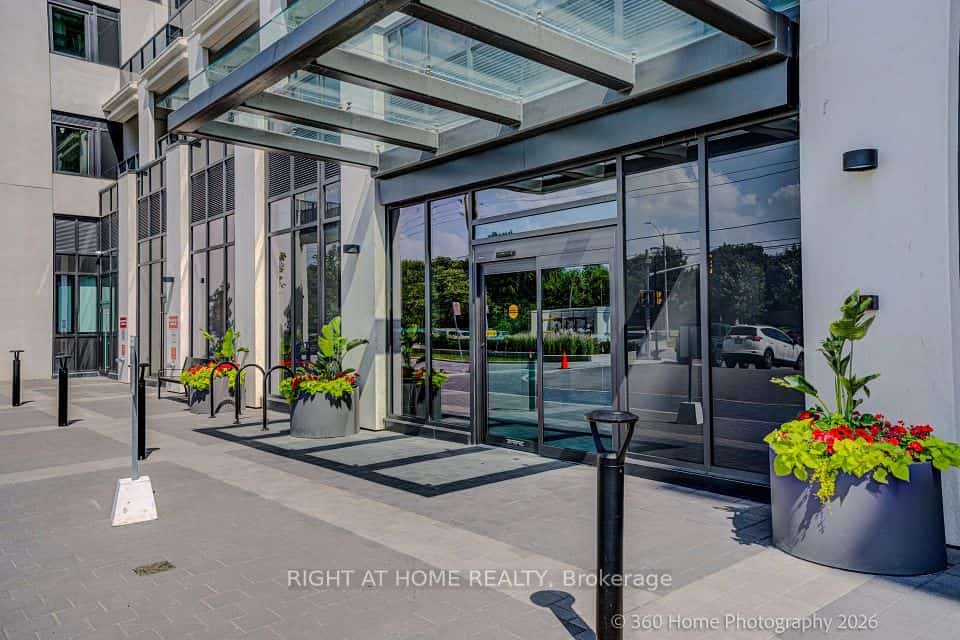 202 Burnhamthorpe Road E #505, Mississauga, ON L5A 0B2