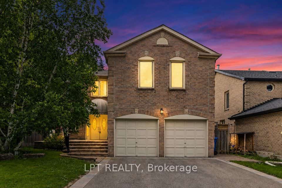152 McCaffrey Road, Newmarket, ON L3X 1K2